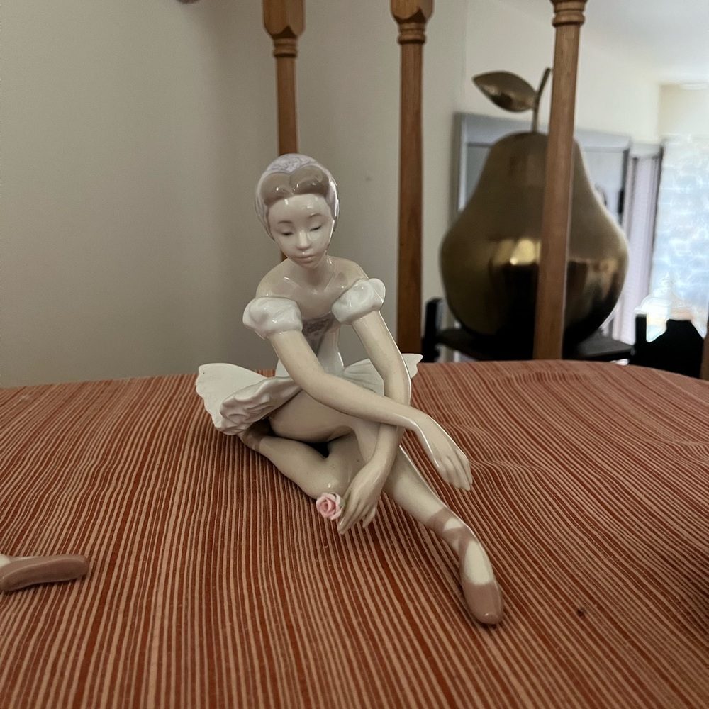 Lladro White Sculpture